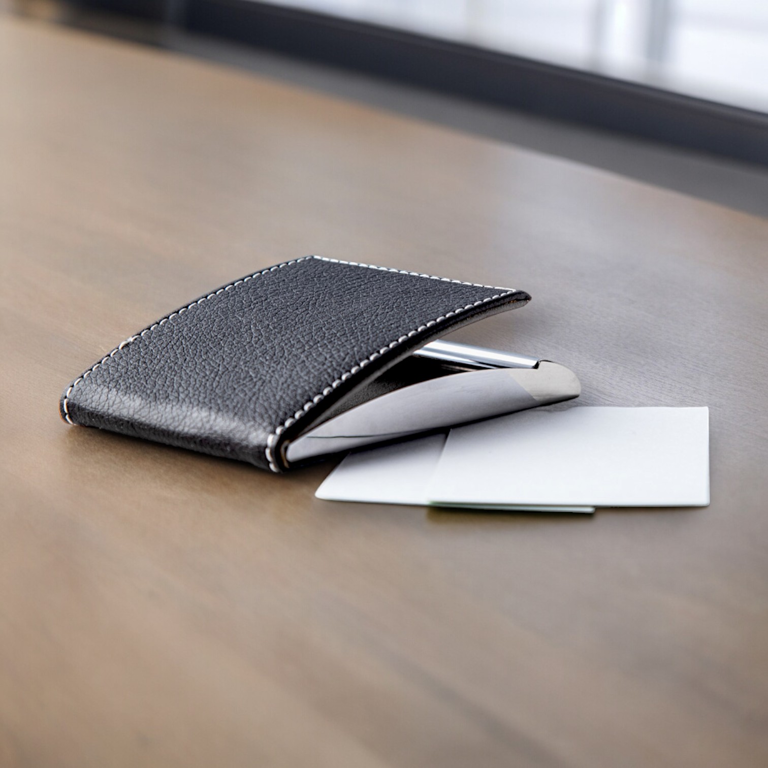 Műbör fém névjegy tartó